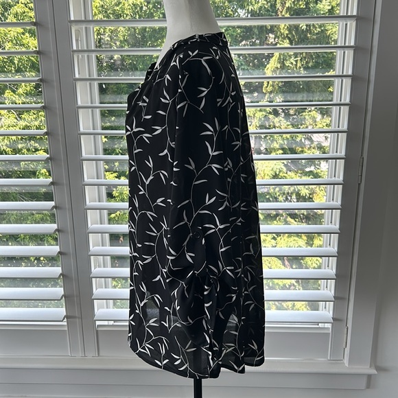 SUZY SHIER Women’s Black & White Floral Dress Blouse, V-Neck Adjustable Sleeve - Picture 2 of 10